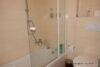 #Perfekte Wohnung mit Balkon, neuwertiges Bad, topp Ausstattung, EBK, Kelleranteil! - Bad mit Dusche und Wanne